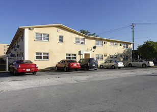 Las Palmas Del Sol in Hialeah, FL - Foto de edificio - Building Photo