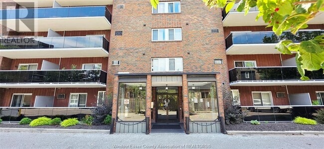 property at 3905 Riverside Dr