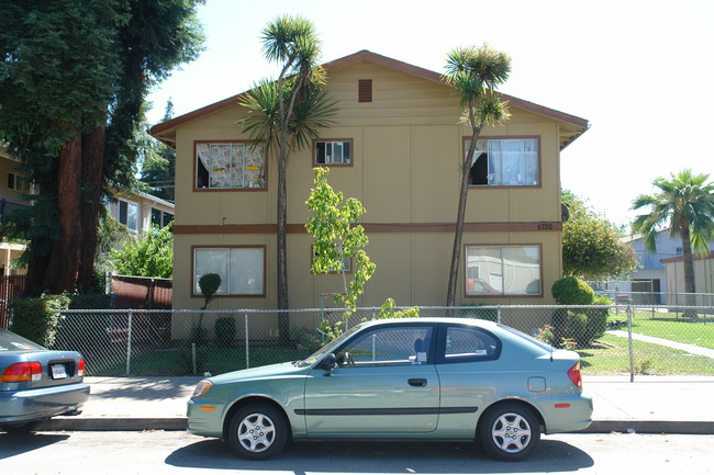 5720 Tucson Dr in San Jose, CA - Foto de edificio - Building Photo