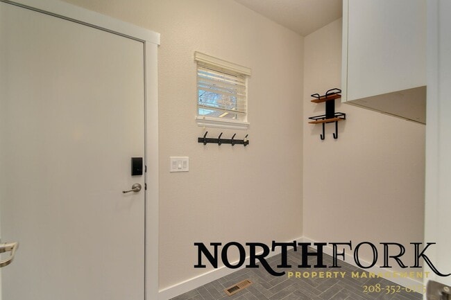 6586 W Poplar St in Boise, ID - Building Photo - Building Photo