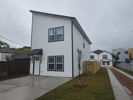 832 Elkhart St in Houston, TX - Building Photo
