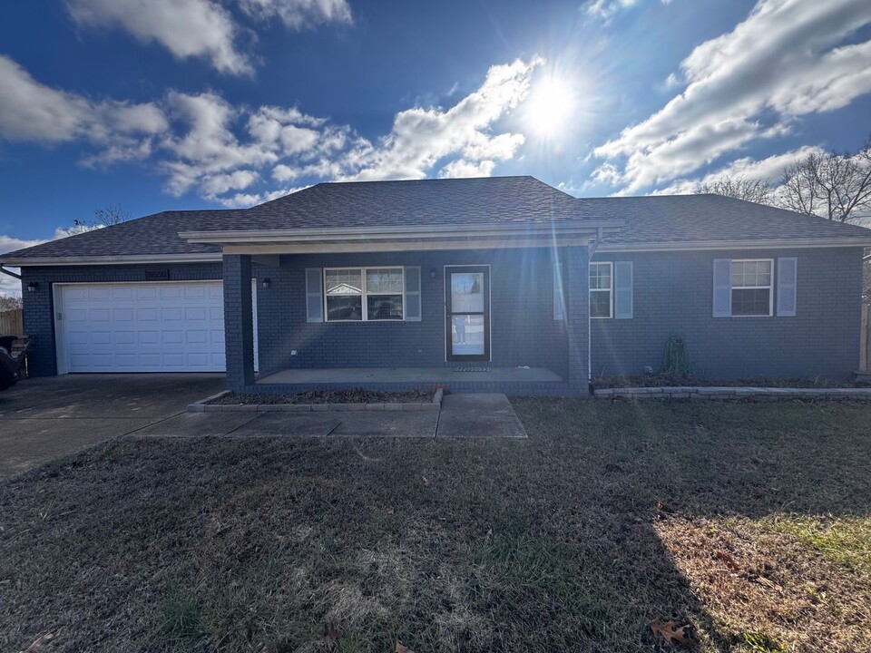 19550 Lilly Ln in Waynesville, MO - Building Photo