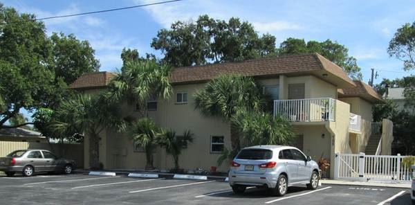 705 1st St in Indian Rocks Beach, FL - Building Photo