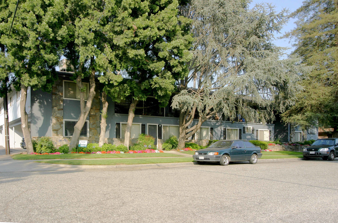 Ivanhoe Apartments in Redlands, CA - Building Photo