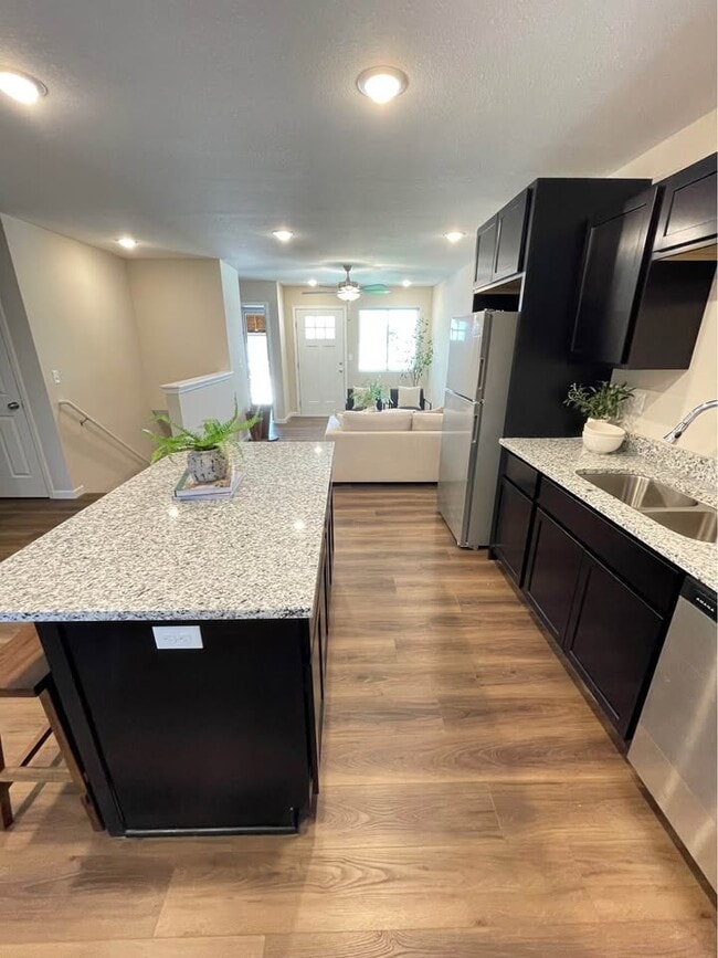 9279-9281 N Fox Pointe Ct