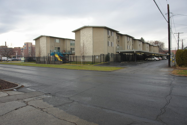 Sommerset Apartments in Yakima, WA - Building Photo - Building Photo