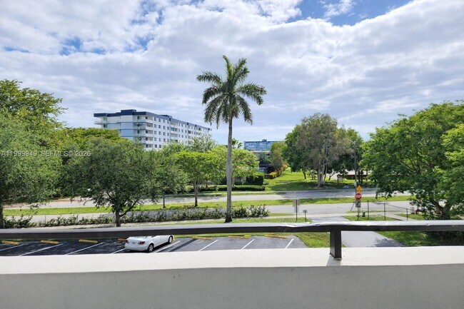 property at 950 Hillcrest Dr