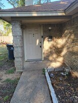 808 Austin St in Arlington, TX - Building Photo