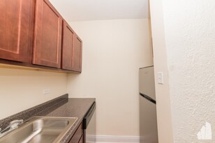 563 W Arlington Pl, Unit 013 Apartamentos