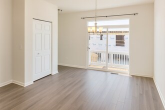 842 Finley Dr in Aurora, IL - Building Photo - Building Photo