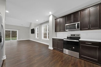 10615 Forest Dr in Matthews, NC - Building Photo - Building Photo
