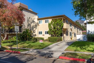 325 E Stocker St in Glendale, CA - Building Photo - Building Photo