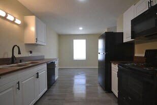 615-617 S Vine St in Marshfield, MO - Building Photo