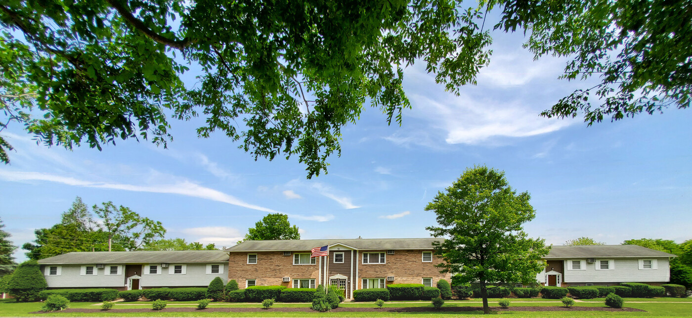 Hillside Garden Apartments in New Hartford, NY - Foto de edificio