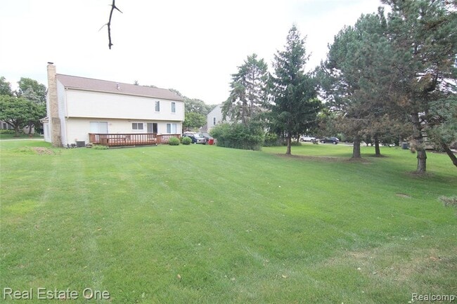 5590 Greenbriar Dr in West Bloomfield Township, MI - Building Photo - Building Photo