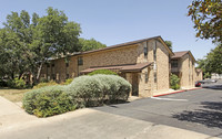 Cloisters West in Austin, TX - Building Photo - Building Photo