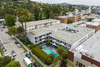 Mediterranean Apartments in Los Angeles, CA - Foto de edificio - Building Photo