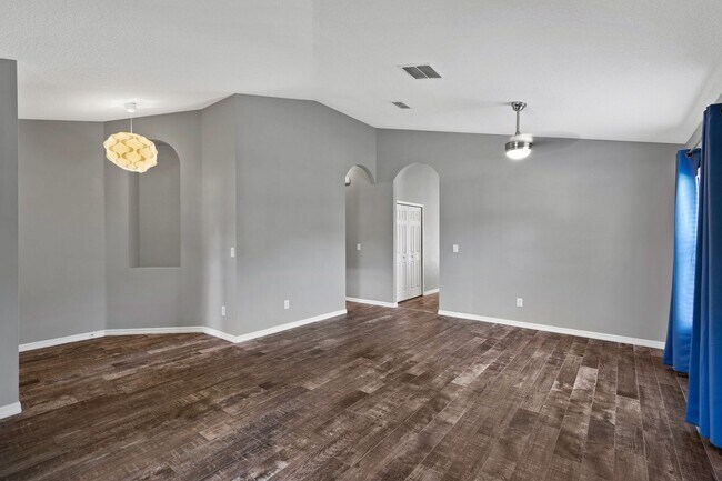 2328 Sebastian St in Mount Dora, FL - Building Photo - Building Photo
