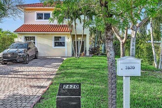 2620 NE 214th St in Miami, FL - Building Photo - Building Photo
