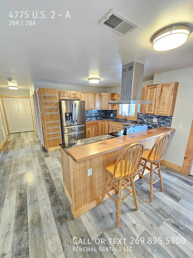 4775 US-2-Unit -A in Columbia Falls, MT - Foto de edificio - Building Photo