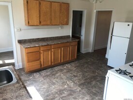 16 Cataract St in Cohoes, NY - Building Photo
