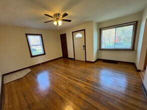 564 W Elliott Ave in Springfield, IL - Building Photo - Building Photo