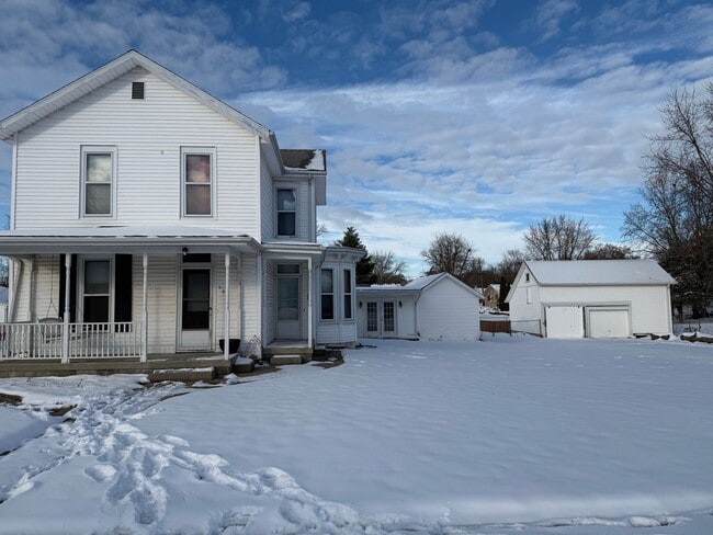 504 E Main St in Heyworth, IL - Building Photo - Building Photo
