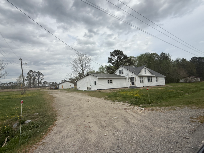 145 Tuten Rd in Blounts Creek, NC - Foto de edificio - Building Photo