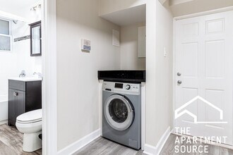 732 W Roscoe St, Unit NGA in Chicago, IL - Building Photo - Building Photo