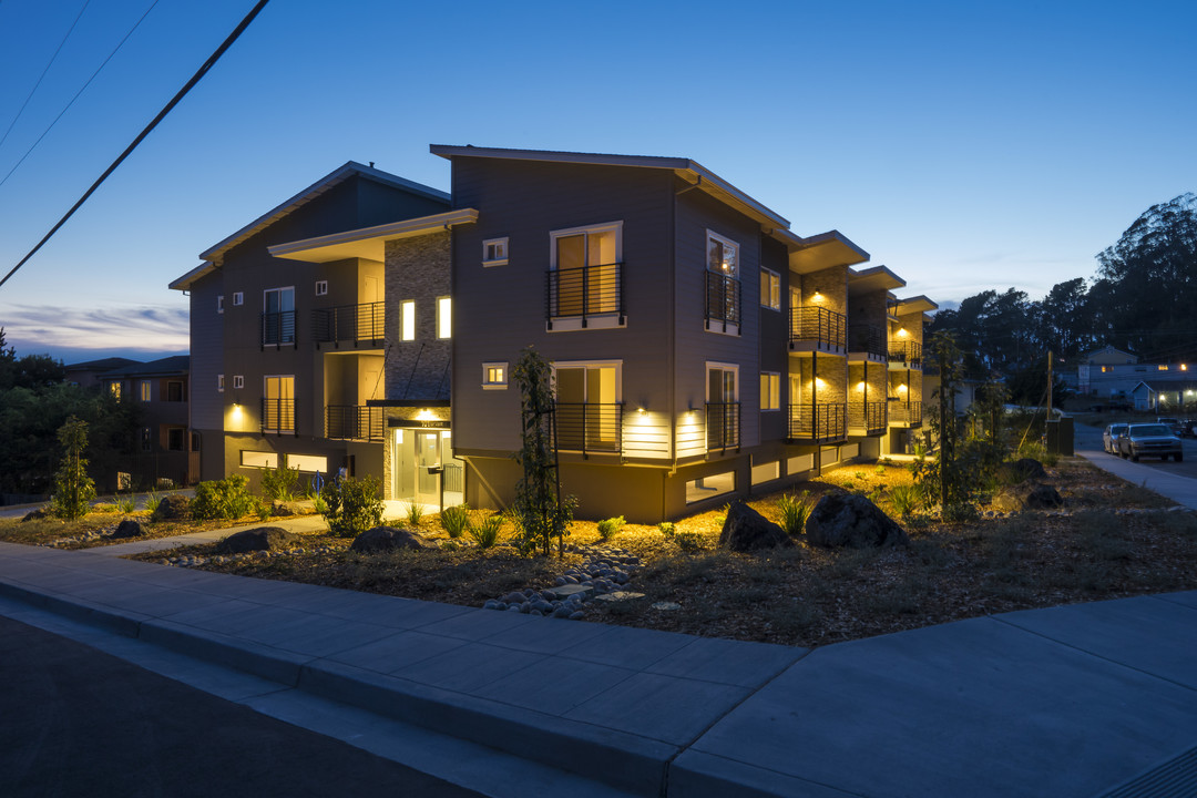 Mavericks Apartments in Half Moon Bay, CA - Foto de edificio