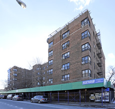 98120 Queens Blvd in Rego Park, NY - Building Photo - Building Photo