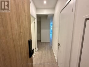 1 Fairview Rd E in Mississauga, ON - Building Photo - Building Photo