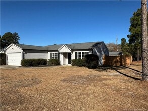 20 Old English Ln in Spring Lake, NC - Building Photo - Building Photo