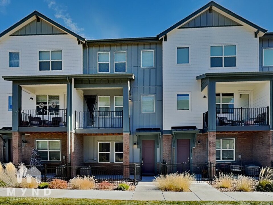 7025 Cumbria Ct in Castle Pines, CO - Building Photo