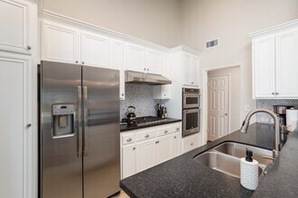 302 Esplanade in Newport Beach, CA - Building Photo - Building Photo
