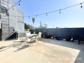 706 N Curson Ave, Unit 3 in Los Angeles, CA - Building Photo - Building Photo