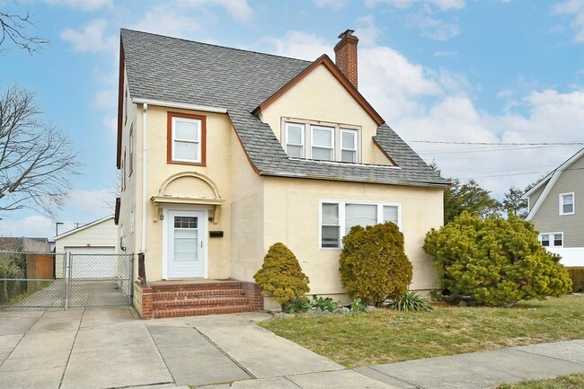 property at 8 Lewis St