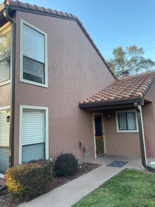 609 Trinidad Ct in Winter Park, FL - Foto de edificio - Building Photo