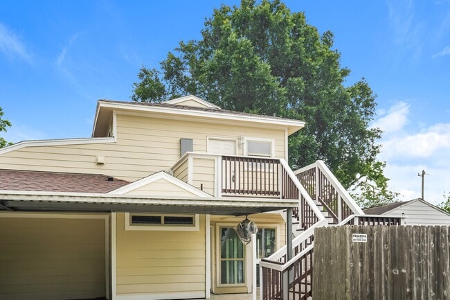 property at 3502 Longwood Dr
