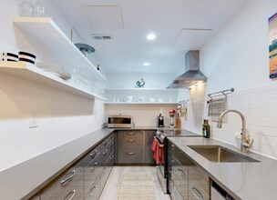 15 Garrison Rd, Unit 1 in Brookline, MA - Building Photo - Building Photo