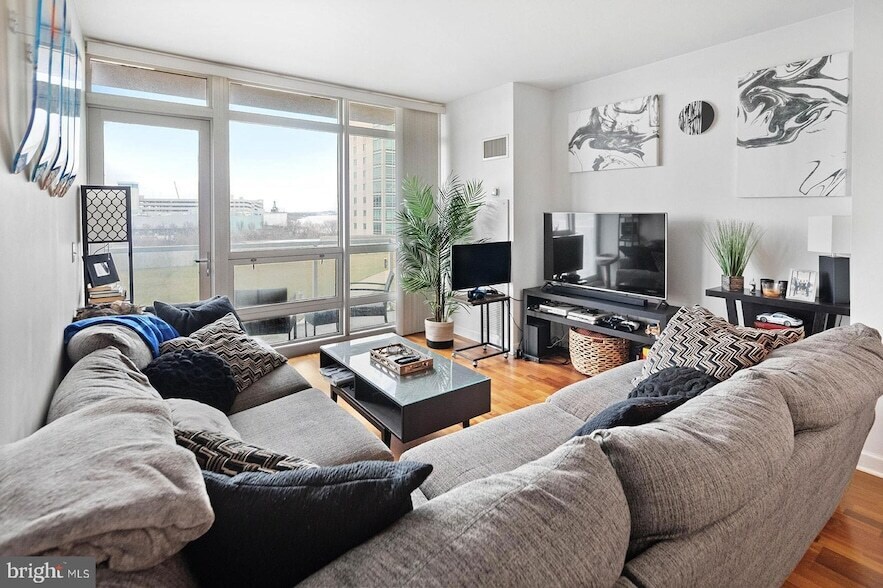901 N Penn St, Unit F508 in Philadelphia, PA - Building Photo