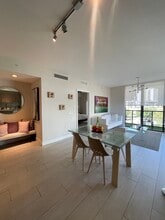 201 SW 17th Rd, Unit 6 in Miami, FL - Building Photo - Building Photo