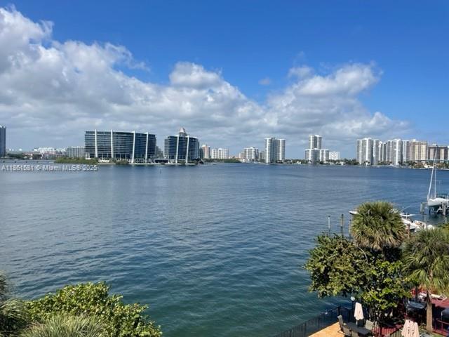 17878 N Bay Rd in Sunny Isles Beach, FL - Building Photo