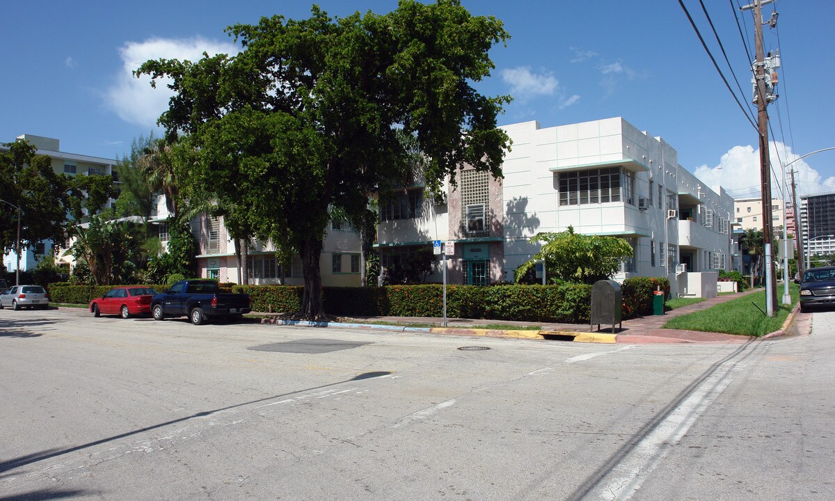 1040-1050 Michigan Ave in Miami Beach, FL - Building Photo