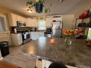 1721 Robert Dr in Champaign, IL - Building Photo - Building Photo