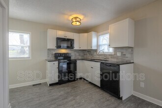 807 S Fairview Ave in Independence, MO - Building Photo - Building Photo