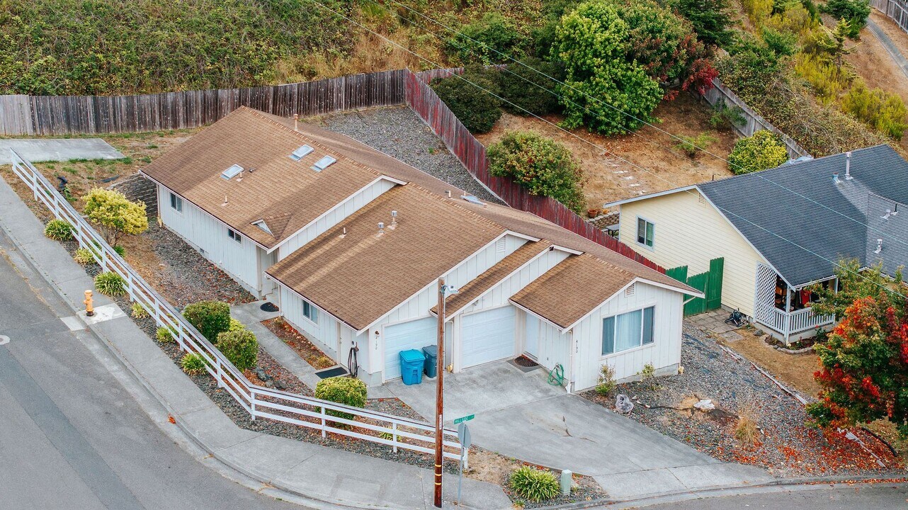 4190 Hillside Ct in Eureka, CA - Building Photo