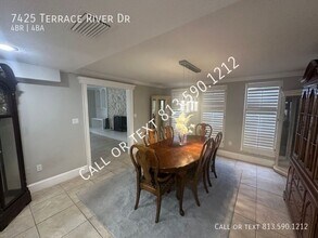 7425 Terrace River Dr in Temple Terrace, FL - Building Photo - Building Photo