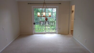 13350 W Bluemound Rd in Elm Grove, WI - Building Photo - Building Photo