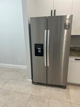 3318 Lakeside Dr in Davie, FL - Building Photo - Building Photo